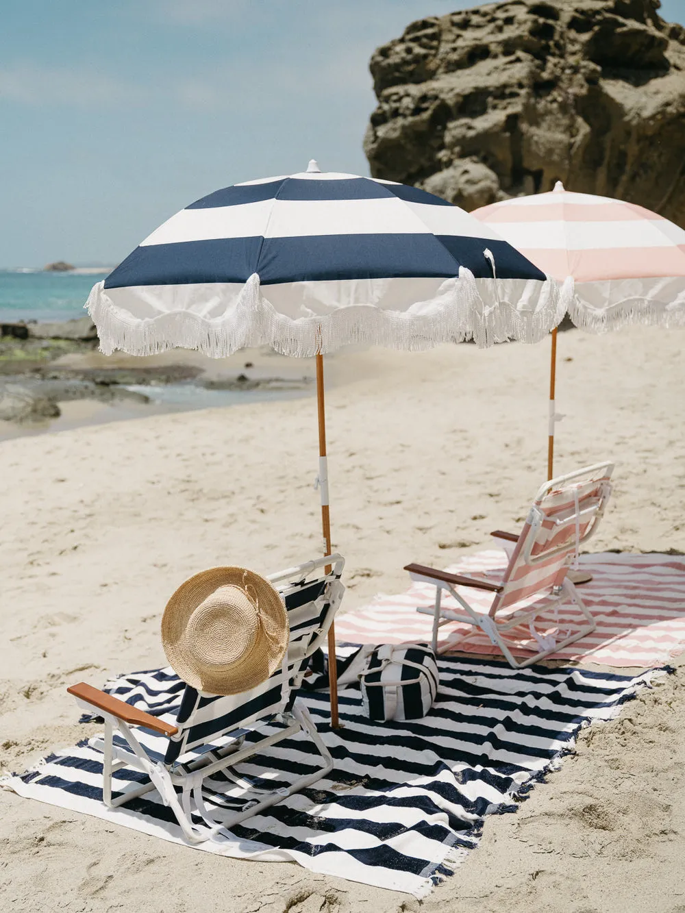 BUSINESS & PLEASURE CO HOLIDAY BEACH UMBRELLA - NAVY CAPRI STRIPE
